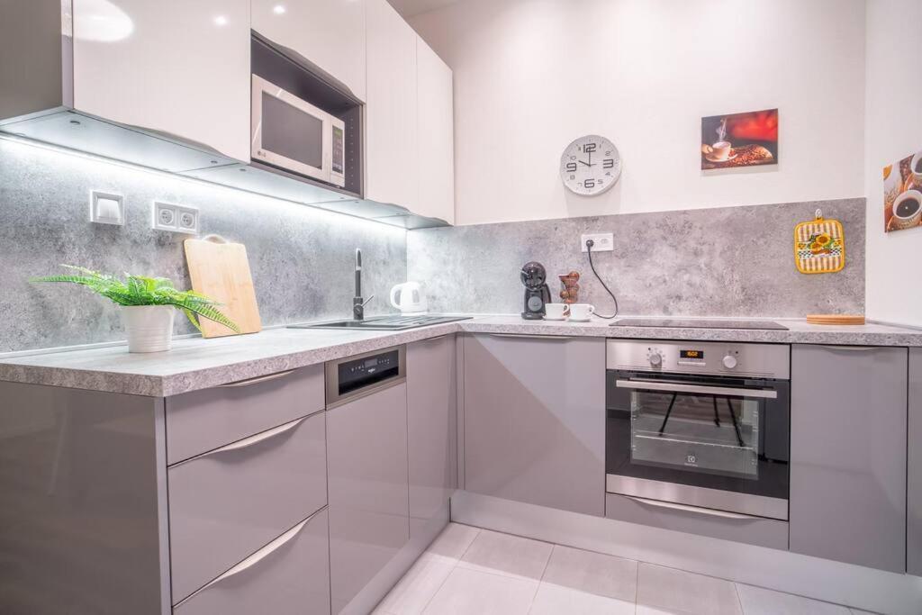 Sukromny Staromestsky Apartman V Uzasnej Lokalite/Cozy Old-Town Apartment In A Great Neighborhood 布拉迪斯拉发 外观 照片